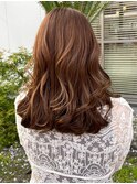 キャラメルブラウン 巻き髪セミロング レイヤーカット