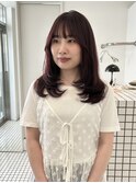 深みのある暖色カラーとワンカールで決まるミディアムレイヤー