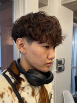 バイフィフス 原宿/表参道(by fifth)&nbsp;原宿シャドウパーマメンズカットセンターパート黒髪ウルフ30代