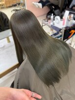 エクラ(ECLAT)&nbsp;ブリーチなしのダブルカラーで緑強めオリーブグレージュ