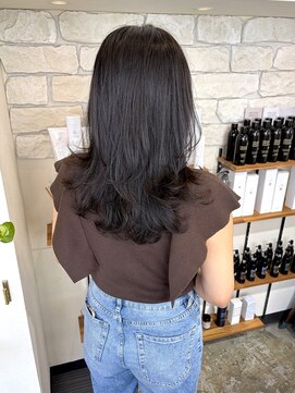 タヒエ 松屋町(tahie) レイヤーカット / オールバック / ミルクティーグレージュ