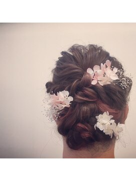 ビューティハウスピア プリザーブドフラワーヘアアクセで、ナチュラルヘアアレンジ♪