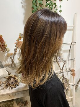 エシレ(esille.) ベージュバレイヤージュ