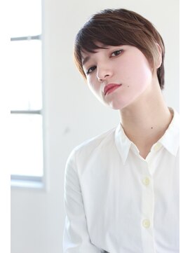 エクリ 麻布十番(equri) 大人女性のミニショート