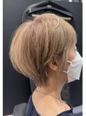 お洒落に白髪ケア!白髪ぼかしハイライトショート