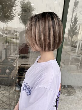 イーエス(E.S) ブリーチ1回　プリン、白髪も目立ちにくいコントラストバレ