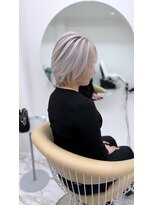 ナナ(NANA)&nbsp;ホワイトブロンド・ダブルカラー・ケアブリーチ