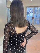 パークレーン アイス イヴェン(park lane ICI yeven)&nbsp;パツッとミディアム　オリーブカラー　切りっぱなし　rena