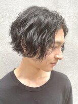 ウニカ デ メン(UN1CA de MEN) 波巻きパーマセンターパートツイストスパイラルパーマ刈り上げ