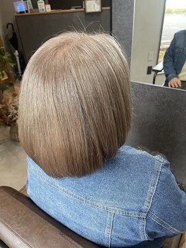 ティック 福井鯖江店(tic.) 白髪ぼかしで作るミルクティーカラー