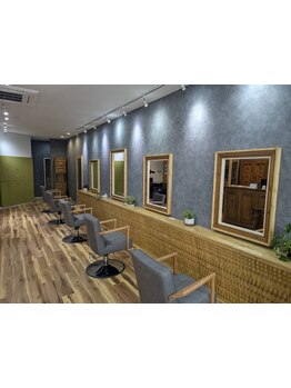 <高宮駅北口徒歩1分>経験豊富なstylist勢揃いな実力派サロン。落ち着いた店内でゆったりお過ごし頂けます♪