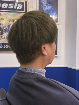 ジュリー(Julie) オーダー:横と後ろ刈り上げて緑入れて