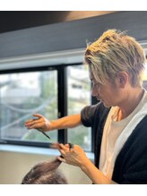 【Director KATSUYA FUKUDA】ショート・ボブに強いバランス設計と柔らかい質感づくり