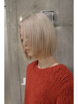 ステップカットのホワイトベージュ