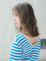 ルティア(Lutia)&nbsp;ゆるウェーブ ナチュラルベージュ 小顔ヘア