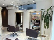 ヘアサロン シープラス(HAIRSALON C+PLUS)の雰囲気（店内画像1）