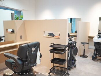 エムエイチザバーバー 本町(MH THE BARBER)の写真/全席半個室・マンツーマン。「居心地の良い空間」「絶妙な距離感」と口コミでも評価されています。