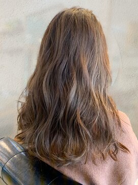 アンカラン(un Calin) 30代40代★大人可愛いベージュ×ふんわりロングヘアー