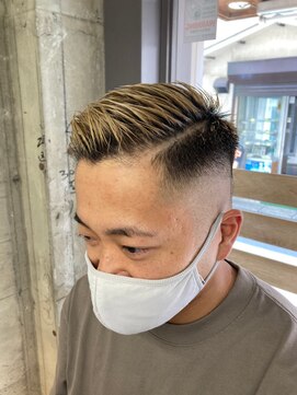 オッソ(OSSO) サイドグラデーションマッシュウルフシルバーカラー