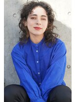 イリ(iri) 〈iri〉パーマスタイル/ミディアム/ウェーブ