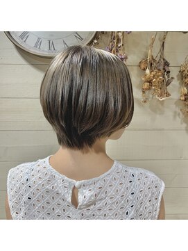 リラ バイ クオーレ(LIRA by CUORE) ショートスタイル