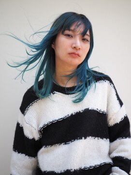 セット(Sete) 肌に馴染むブルーヘア。