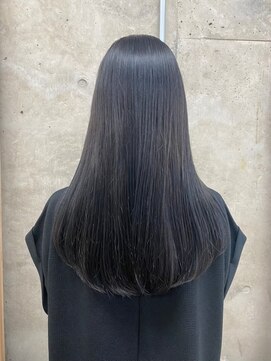 スクワッド(SQUAD) 艶々ストレートのピスタチオグレージュヘア