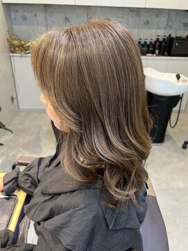 プラスシー(+C) 白髪がぼけるクリーミーグレージュハイライト/福岡白髪ぼかし