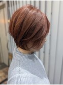 ピンクベージュ×ショートヘア（グレーカラー）