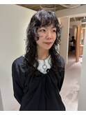 黒髪ロングパーマ