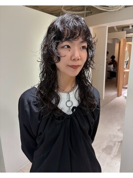 ユー セント(yew scent) 黒髪ロングパーマ