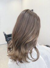 ニーラ バイ ニライカナイ 八幡宿店(Neela By Nirai Kanai)&nbsp;白髪ぼかし/グレージュ/バレイヤージュ/韓国風/ハイライト/前髪