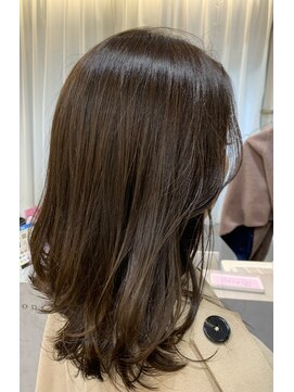 アイオライトヘアー(Iolite HAIR) おとなレイヤーで動きのあるスタイルに♪