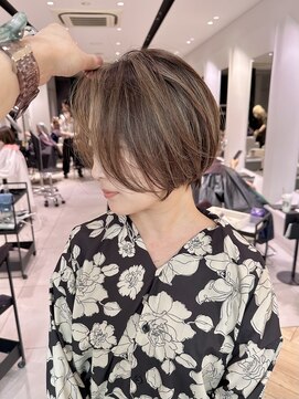 ステアケース ギンザセブン(stair:case ginza7) 白髪ぼかしハイライトグレージュショートボブ