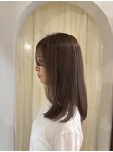 ミディアムレイヤー小顔ヘアロングレイヤーグレージュ