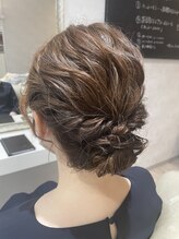 アクイール ピュール ヘア(Accueillir Pur hair) ゆるふわシニヨンアレンジ