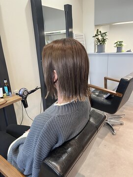 ジーニー(GeeNY) ハイトーンベージュ系カラーと切りっぱなし外ハネボブ