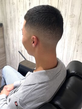 ヨシザワインク バンダイ(YOSHIZAWA Inc. BANDAI) バズカット床屋スキンフェードかわパンアイロンパーマ新潟パンチ