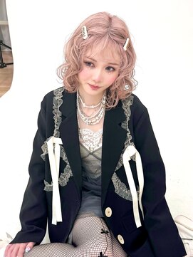 リル ラウム 原宿(LiL Raum) ホワイトピンクベージュ☆原宿/ダブルカラー/レイヤーカット