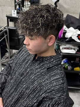 イーラ(era) スペインカールメッシュマッシュ前下がりツーブロック