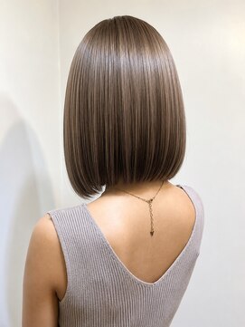 リリー シンジュク(Lilly) 【Lilly新宿】#アッシュベージュ#ワンレン#前下がりボブ