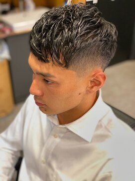 フランクスバーバー アンド ビアークラブ(FRANK'S BARBER and BEER CLUB) フェードカットストリート韓国マッシュサイドグラデーション