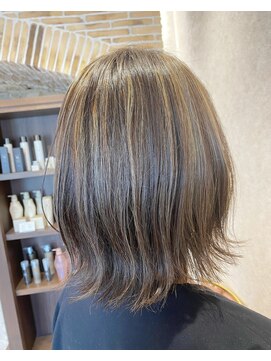 ルート(Route) 白髪を見せるデザインカラー