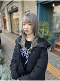 ホワイトグレージュ
