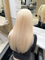 フリーラ 表参道(freera)&nbsp;ホワイトブロンド  美髪　イメチェン　外ハネボブ　ワイドバング