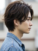 「ナチュラルな動きで魅せる、大人のリラックスウェーブ。」