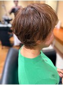 くせ毛を活かして白髪ぼかせてふわくしゅショート！