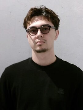 ノイ(noi) センターパートニュアンスパーマ刈り上げツーブロックメンズヘア