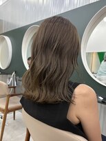 シキ オルガン 大宮(siki ORGAN)&nbsp;ワンカラーで叶うカーキベージュ【近藤】