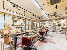 カバーヘア ブリス 大宮西口(COVER HAIR bliss)の雰囲気(席の間隔を広々と保ち、周りを気にせずゆっくり寛げる上質空間)